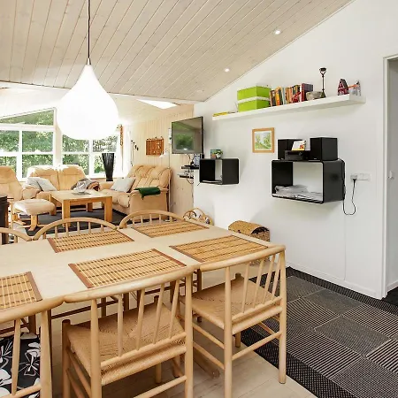 Three-bedroom Holiday In Blavand 8 Tatil Evi *