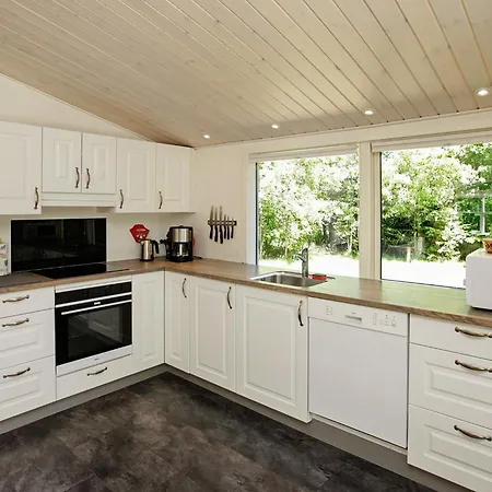 Three-bedroom Holiday In Blavand 8