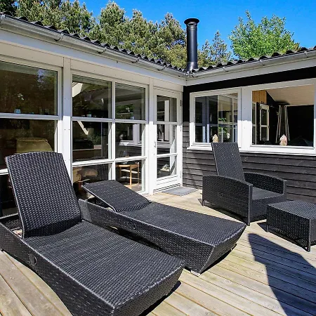 Three-bedroom Holiday In Blavand 8 Ho